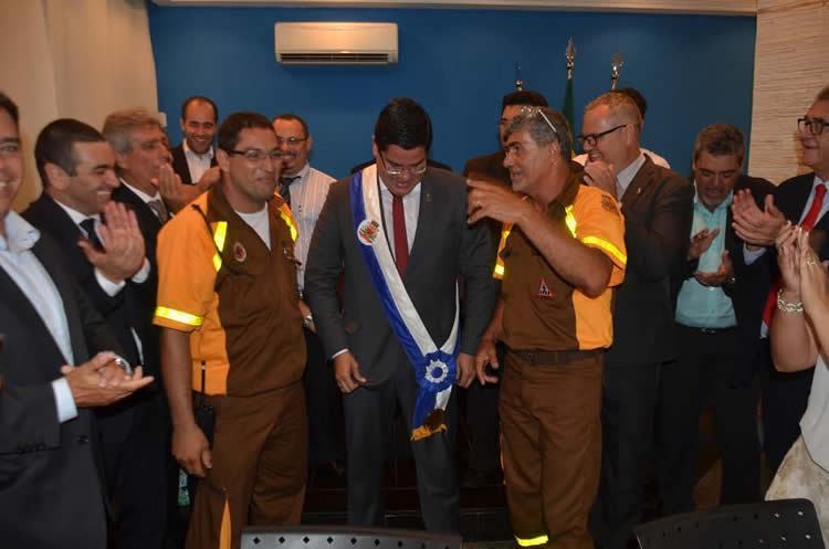 Momento de posse do prefeito eleito. ((Fotos: Luis Gava/PMC e Cláudio Gomes/PMC)