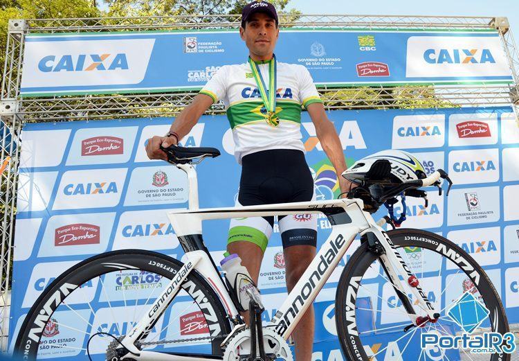 Pedro Nicácio com a camiseta de campeão brasileiro de contrarrelógio de 2014. (Foto: Luis Claudio Antunes/PortalR3)