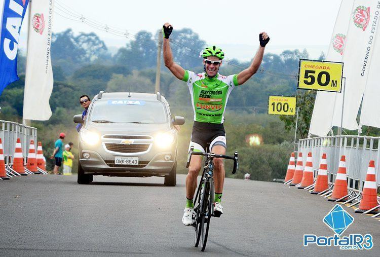 Antônio Garnero cruza a linha de chegada sozinho e comemora o primeiro título Brasileiro de sua carreira. (Foto: Luis Claudio Antunes/PortalR3)