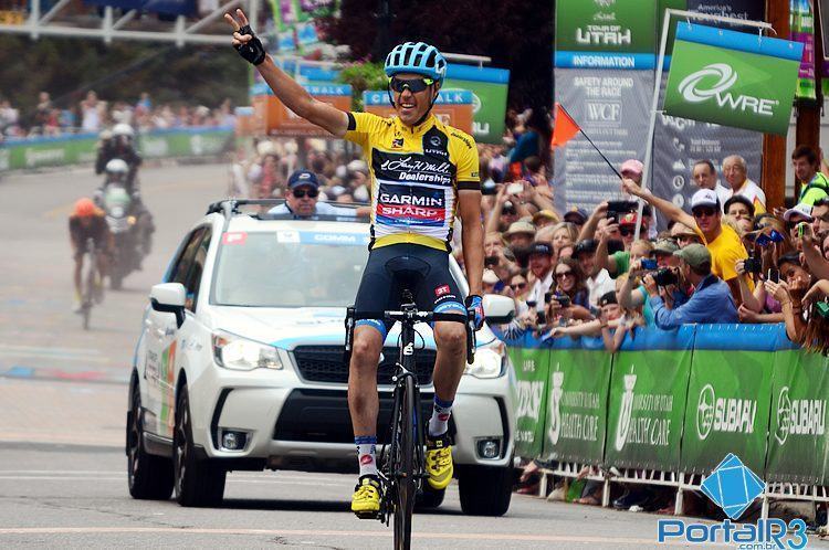 Danielson comemora bicampeonato na chegada da última etapa. (Foto: Luis Claudio Antunes/PortalR3)