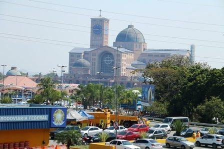 De acordo com a previsão da Basílica de Aparecida, a expectativa é que 136 mil fiéis visitem o Santuário Nacional no próximo domingo. (Foto: Divulgação/CCR NovaDutra)