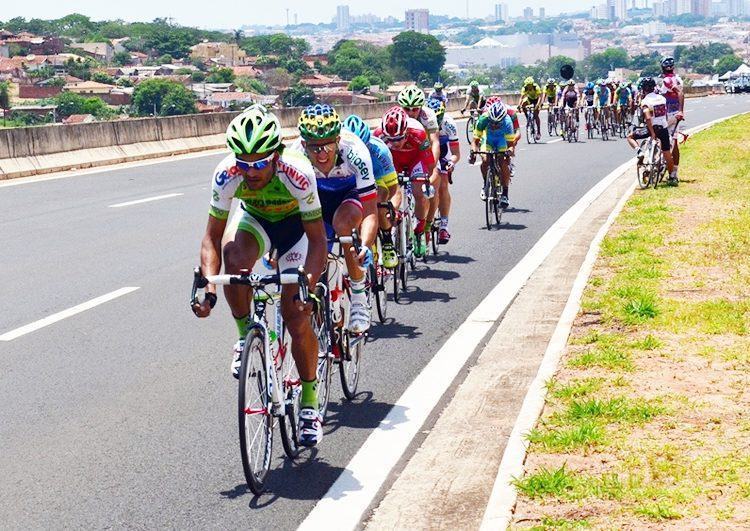 Atletas durante a prova de Resistência. (Foto: Tião Martins/PMSJC)