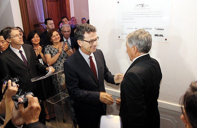 Momento de apresentação da placa inaugural do Palacete 10 de Julho. (Foto: Denis Silva/PortalR3)