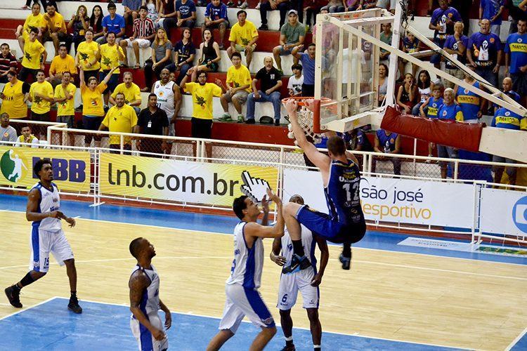 Em casa, São José venceu apertado o Macaé por apenas um ponto, mas manteve a invencibilidade em sua casa. (Foto: Arthur Marega Filho / São José Desportivo)