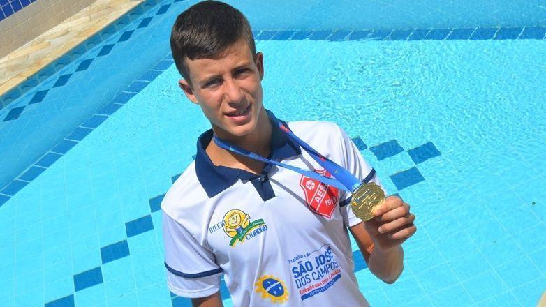 João Pedro tornou-se o nadador mais rápido do Brasil em sua faixa etária. (Foto: Tião Martins/PMSJC) 