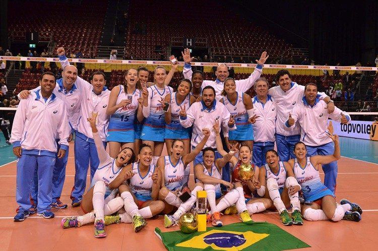 Equipe completa na comemoração do título. (Foto: João Pires/Fotojump)