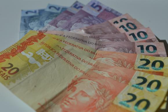 Adesão ao Simples Nacional dependerá do porte e do faturamento da empresa. (Foto: Arquivo/Agência Brasil)