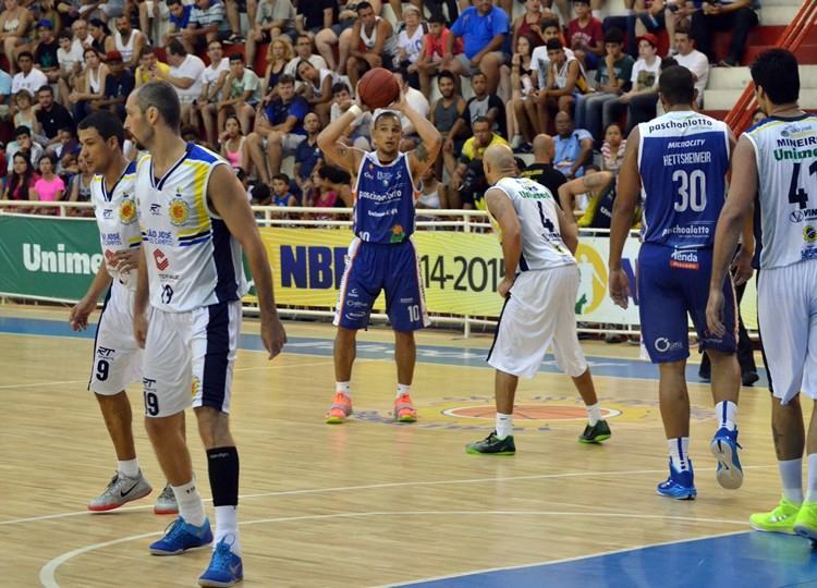 Bauru, do ala Alex, não deu chances ao São José. (Foto: Henrique Costa/Bauru Baske)