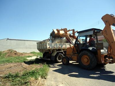 Este trabalho tem cooperado com os moradores e contribui com a eliminação de possíveis criadouros da dengue. (Foto: divulgação/PMP)