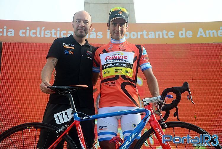 Daniel Díaz e o técnico da Funvic, Benedito Tadeu Jr, o Kid. (Foto: Luis Claudio Antunes/PortalR3)