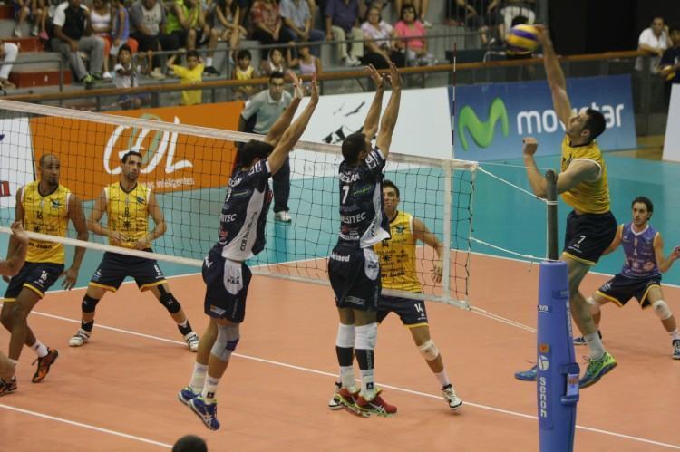 Lance do jogo entre Funvic Taubaté e UPCN Voley Club (foto: Divulgação/ UPCN San Juan Voley Club) 