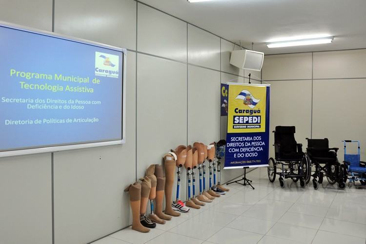 Programa Municipal de Tecnologia Assistiva entregou 13 próteses e três cadeiras de rodas para pessoas com deficiência, totalizando, este ano, 47 equipamentos concedidos. (Foto: Cláudia Moysés/PMC)