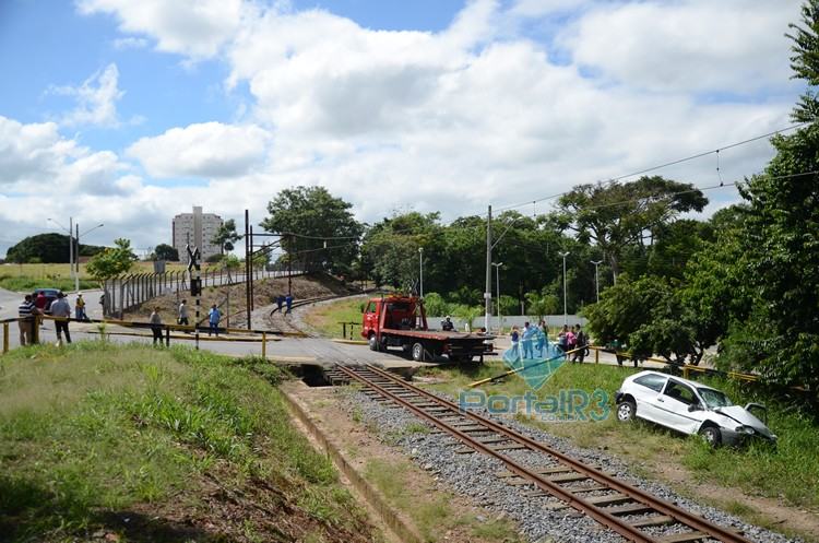 Acidente foi na via de acesso ao bairro Campos Belo. (Foto: PortalR3)