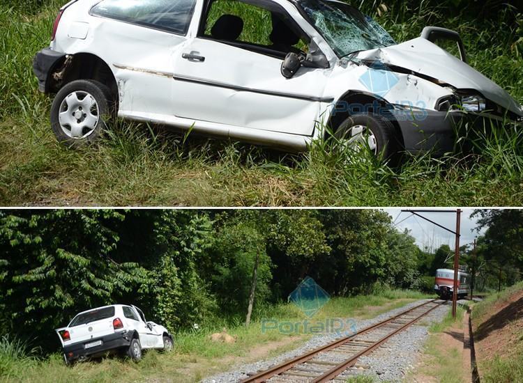 Carro foi arrastado por alguns metros e teve a lateral danificada. (Foto: PortalR3)