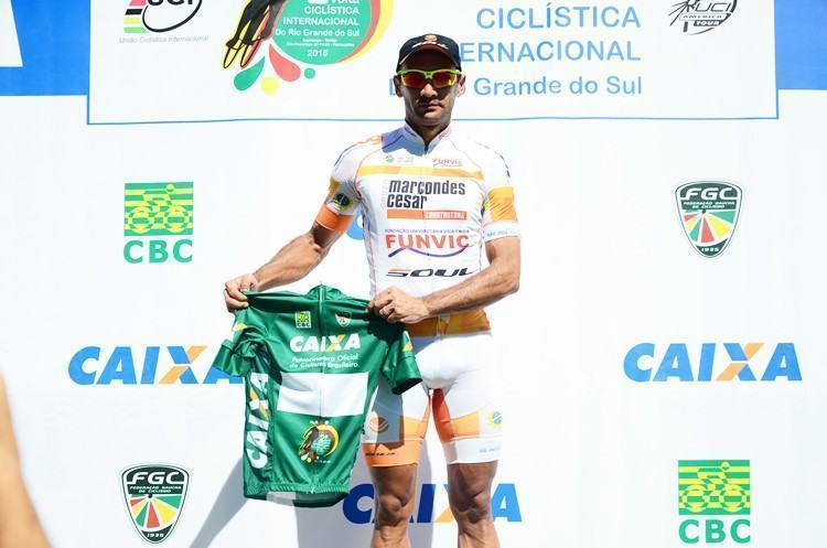 Roberto Silva com a camiseta de líder por pontos da Volta do Rio Grande do Sul. (Foto: Luis Claudio Antunes/Bike76.com)