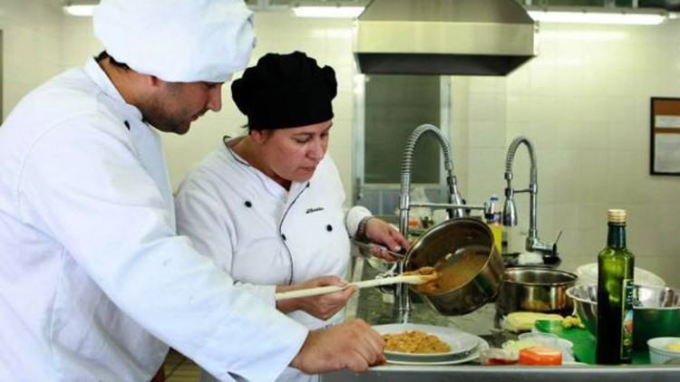 Do total de 214 vagas abertas pelas Prefeitura de São José dos Campos, uma delas é o curso de técnicas básicas de gastronomia. (Foto: Divulgação/PMSJC)