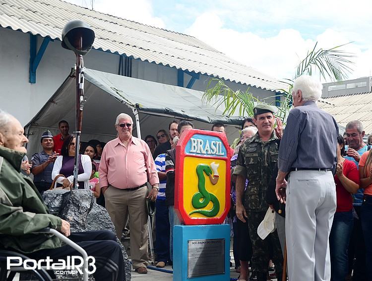 Durante a cerimônia foi inaugurado um momento em homenagens aos ex-combatentes de Pindamonhangaba. (Foto: Luis Claudio Antunes/PortalR3)