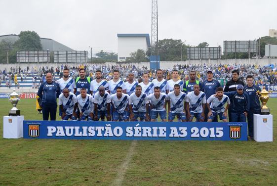 Taubaté comemora título da A3 em 2015. (Foto: Rodrigo Corsi/FPF)