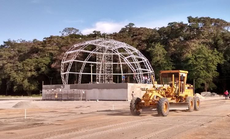 Prefeitura de Pindamonhangaba está finalizando a construção de um palco permanente no Parque da Cidade, para receber shows entre os dias 8 e 12 de julho. (Foto: Divulgação/PMP)