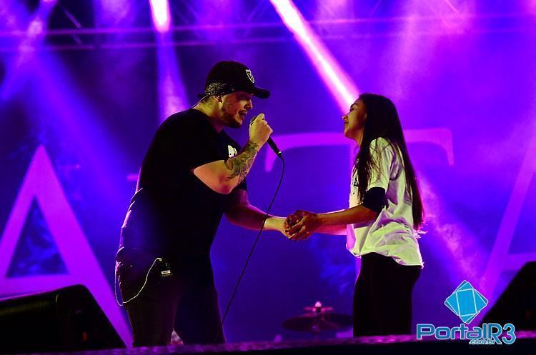 Bruno Boncini leva fã para o palco no Parque da Cidade. (Foto: Célia Lima/PortalR3)