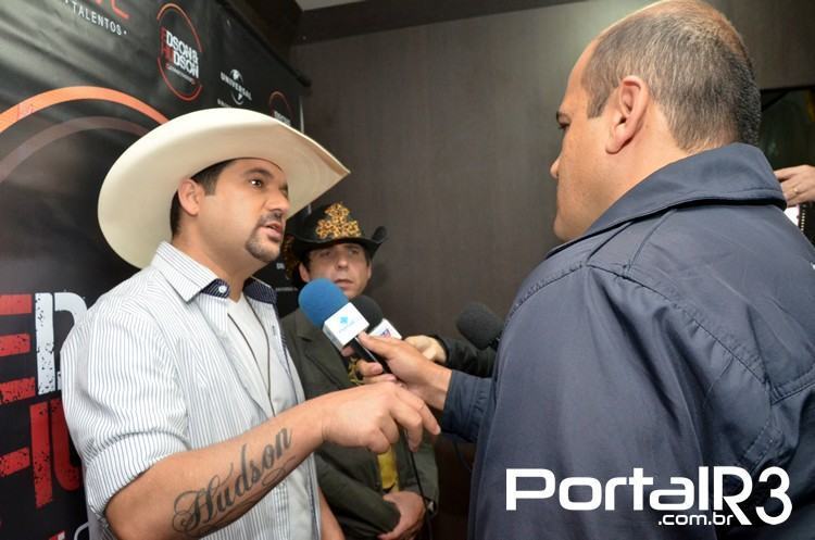 Edson & Hudson conversando com a nossa reportagem. (Foto: Célia Lima/PortalR3)