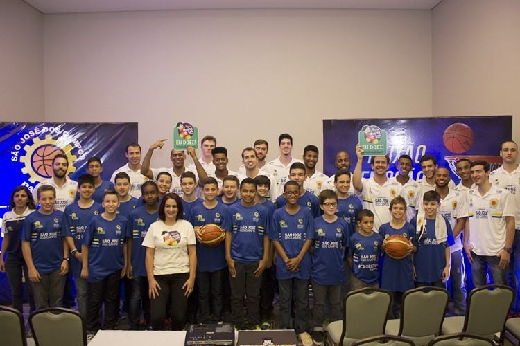 Nova equipe do São José Basquete. (Foto: Guilherme Cursino)