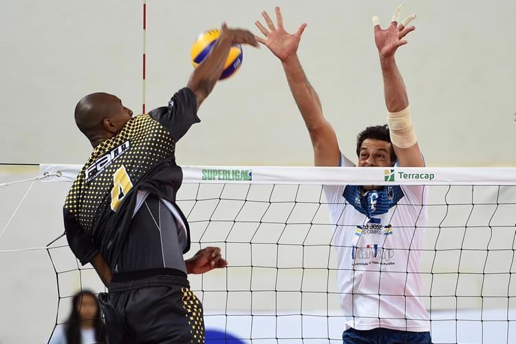 Em disputa acirrada e de virada, joseenses vencem o São Bernardo no tie-break e garantem ponto importante na competição. (Foto: Divulgação/CBV)