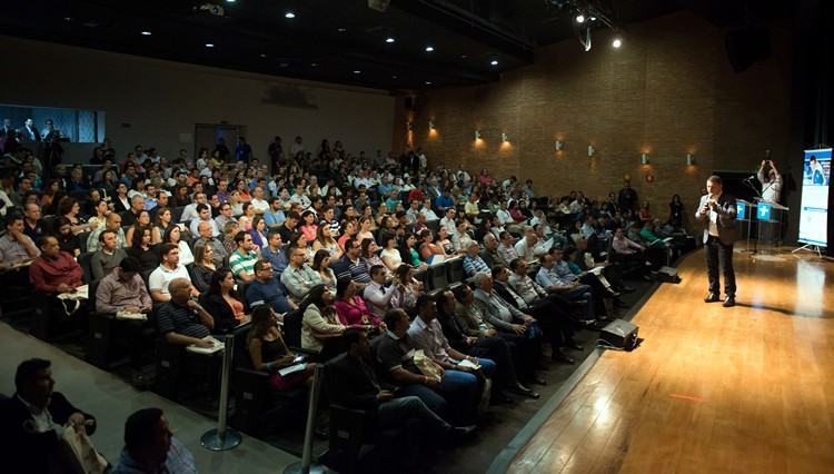  Evento gratuito teve apoio de entidades empresariais e marcou o lançamento de um pacote de ações para auxiliar empresários a enfrentarem a crise econômica. (Foto: divulgação)