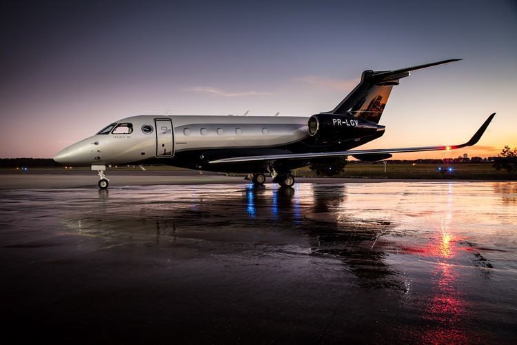 Com autonomia de até 4.769 km (2.575 milhas náuticas), o jato executivo Legacy 450, da categoria mid-light, pode voar sem paradas de Nova York a Las Vegas, Dubai a Moscou ou de Jacarta a Hong Kong. (Foto: Embraer)