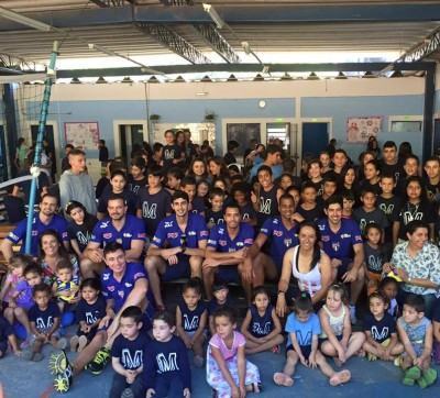 Os alunos puderam ficar mais próximos dos ídolos, que responderam perguntas e curiosidades, distribuíram autógrafos e posaram para fotos. (Fotos: Divulgação/PMT)
