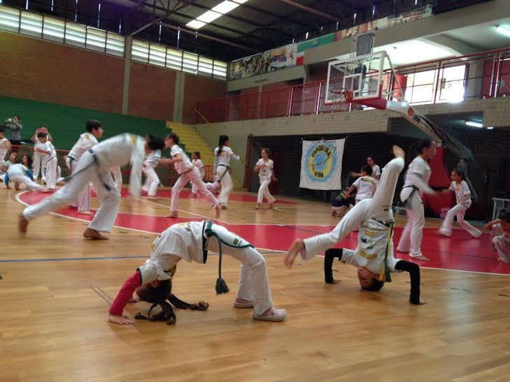 O batizado e a troca de cordas são eventos em que os pais também podem acompanhar o desenvolvimento dos filhos na modalidade esportiva. (Foto: Divulgação/PMP)