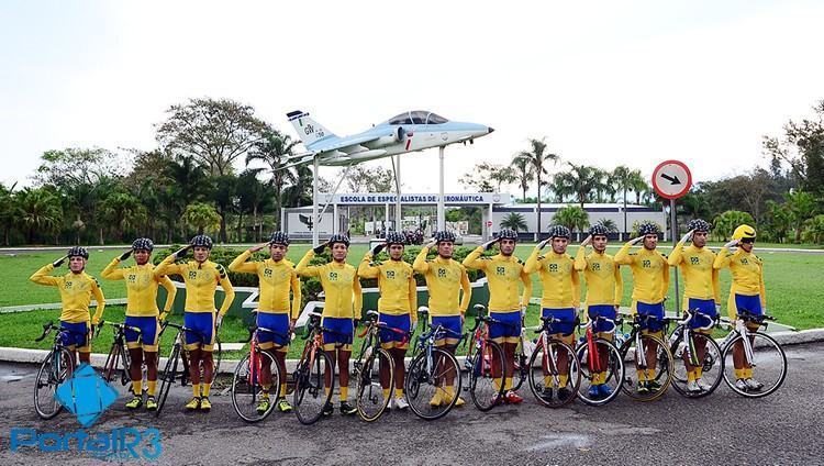 Ciclistas da FAB que irão aos Jogos Mundiais Militares. (Foto: Luis Claudio Antunes/PortalR3)