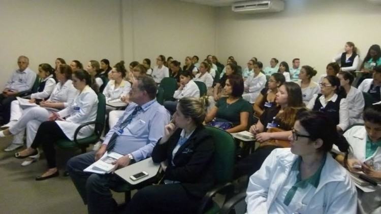 Ao longo do dia, a equipe multidisciplinar participou de palestras sobre o “Protocolo de Diagnóstico de Morte Encefálica” com a enfermeira Eliane Cristine C. Soares. (Foto: Divulgação)
