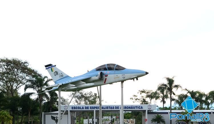 Escola de Especialistas de Aeronáutica, situada em Guaratinguetá-SP, disponibiliza 11 vagas nas áreas de Administração, Motorista, Arrumador, Topografia, Obras e Pavimentação. (Foto: Luis Claudio Antunes/PortalR3)