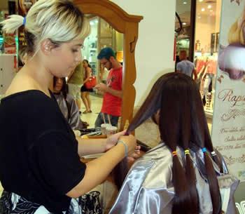 Doações foram destinadas à ONG Rapunzel Solidária que confecciona perucas para pacientes que lutam contra o câncer. (Foto: Divulgação)
