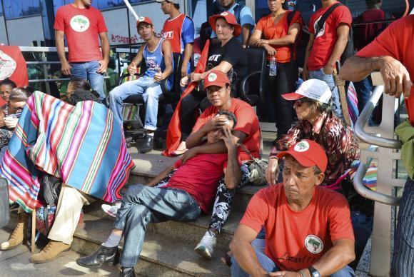 Manifestantes ligados a movimentos sociais ocupam o Ministério das Cidades. (Foto: Elza Fiúza/Agência Brasil)