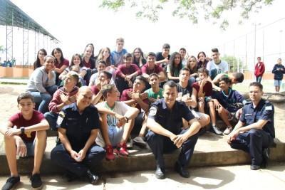 O programa que teve início em agosto deste ano e já atendeu 2.492 estudantes em 11 escolas é uma parceria entre Secretaria de Segurança e Secretaria de Educação. (Foto: Divulgação/PMT)