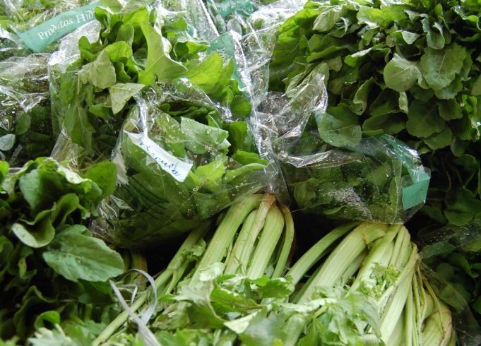 Agricultores da cidade oferecem frutas, legumes e verduras sem produtos químicos. (Foto: Divulgação/PMC)