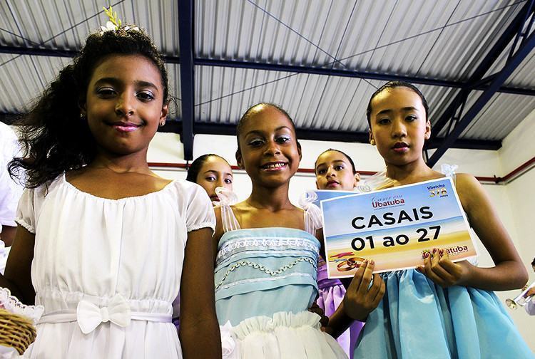 Mais de 100 casais oficializaram sua união gratuitamente em uma solenidade que reuniu milhares de pessoas no Centro de Convenções. (Foto: Divulgação/PMU)