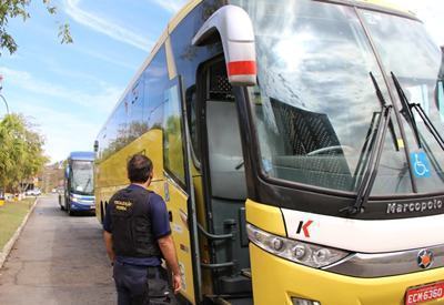 Realizada em parceria com a ANTT, ‘Vou de cinto’ leva orientação a motoristas e passageiros nesta quinta-feira (19), em Lavrinhas (SP). (Foto: Fernanda Goulart/CCR NovaDutra)