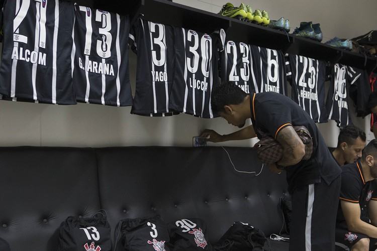 Camisa de jogadores no vestiário antes do jogo. (Foto: © Daniel Augusto Jr. / Ag. Corinthians)