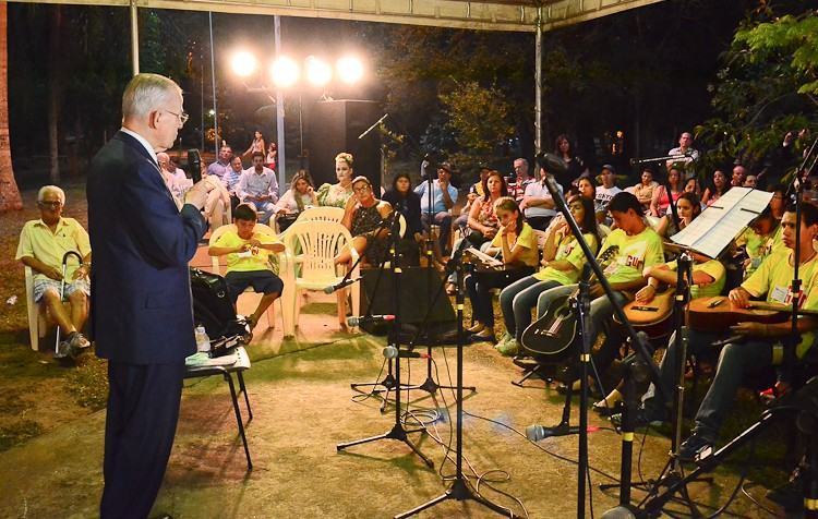 Príncipe contando um pouco da história da Monarquia no Brasil. (Foto: Luis Claudio Antunes/PortalR3)