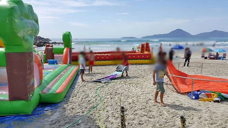 Parque aquático foi apreendido na Praia Grande. (Foto: Divulgação/PMU)