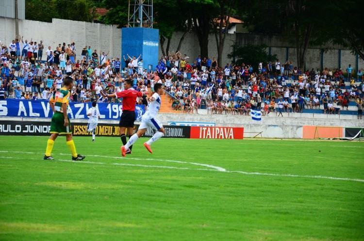 Jogador taubateano comemora gol na vitória do jogo de estreia. (Foto: Divulgação/ECT) 