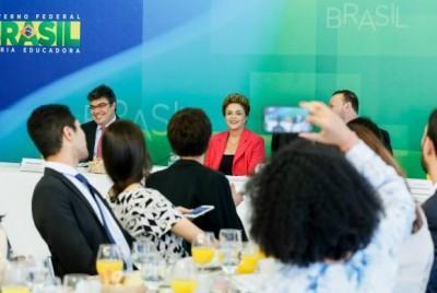 Em café da manhã com jornalistas, Dilma disse que o país vai ter que encarar a reforma da Previdência. (Foto:Ichiro Guerra/PR)