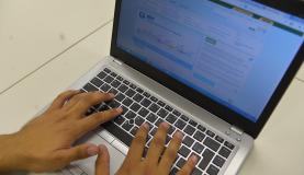 A lista com os nomes estará disponível a partir das 9h desta sexta-feira no site da Receita na internet. As restituições terão correção de 9,79%, para o lote de 2015, a 78,29% para o lote de 2008 (Foto: Marcello Casal Jr./Agência Brasil)
