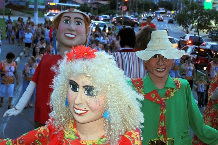 O bloco Zé Maria de Abreu e seus bonecões durante o carnaval de Jacareí no ano passado. (Foto: Divulgação/PMJ)