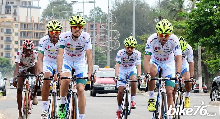 Equipe durante treino em Libreville, no Gabão. (Foto: Luis Claudio Antunes/Bike76)