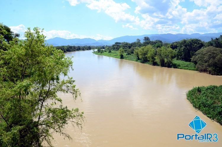 Rio Paraíba por volta das15h30 desta terça-feira. (Foto: PortalR3)