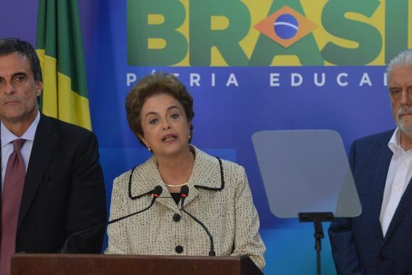 A presidenta se disse inconformada com a condução coercitiva do ex-presidente Lula para depor e indignada com o vazamento do suposto acordo de delação premiado de Delcídio Amaral. (Foto: Valter Campanato/Agência Brasil)